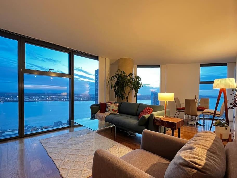 Luxury Flat With View Of Apartment