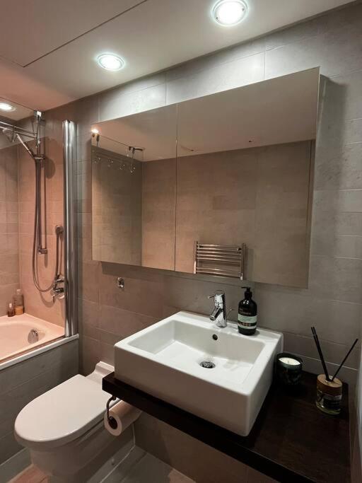 Luxury Flat With View Of Apartment