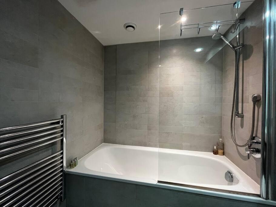 Luxury Flat With View Of * Liverpool